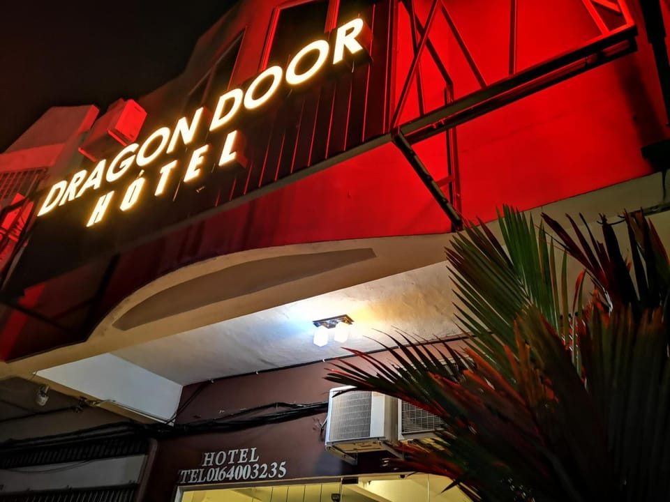 Dragon Door Hotel. Hotel in Perak