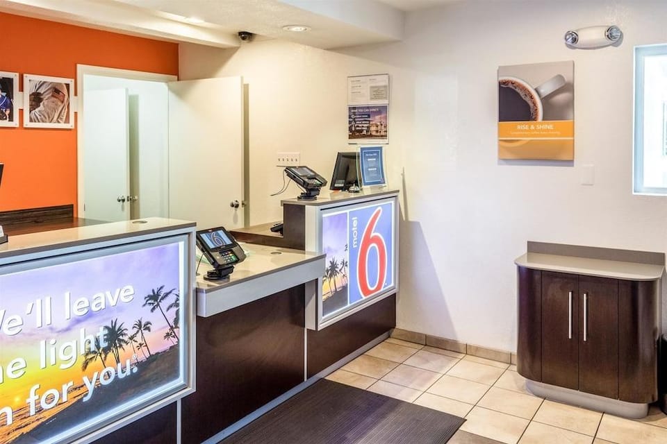 Motel 6 Hotel in Bakersfield