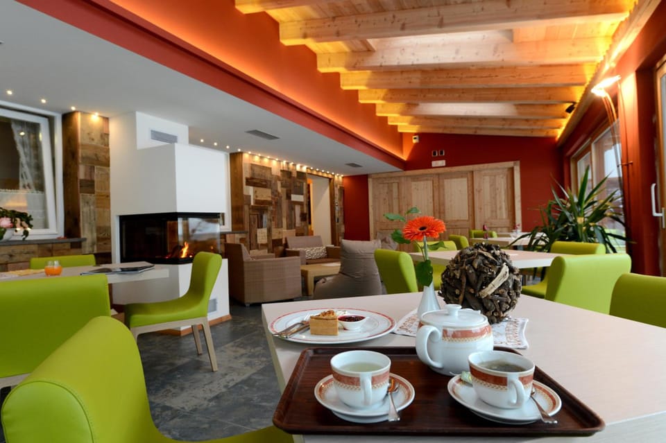 Shared lounge/TV area