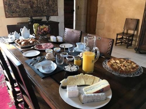 Chateau Manoir de Chandoiseau Hotel in Les Trois-Moutiers