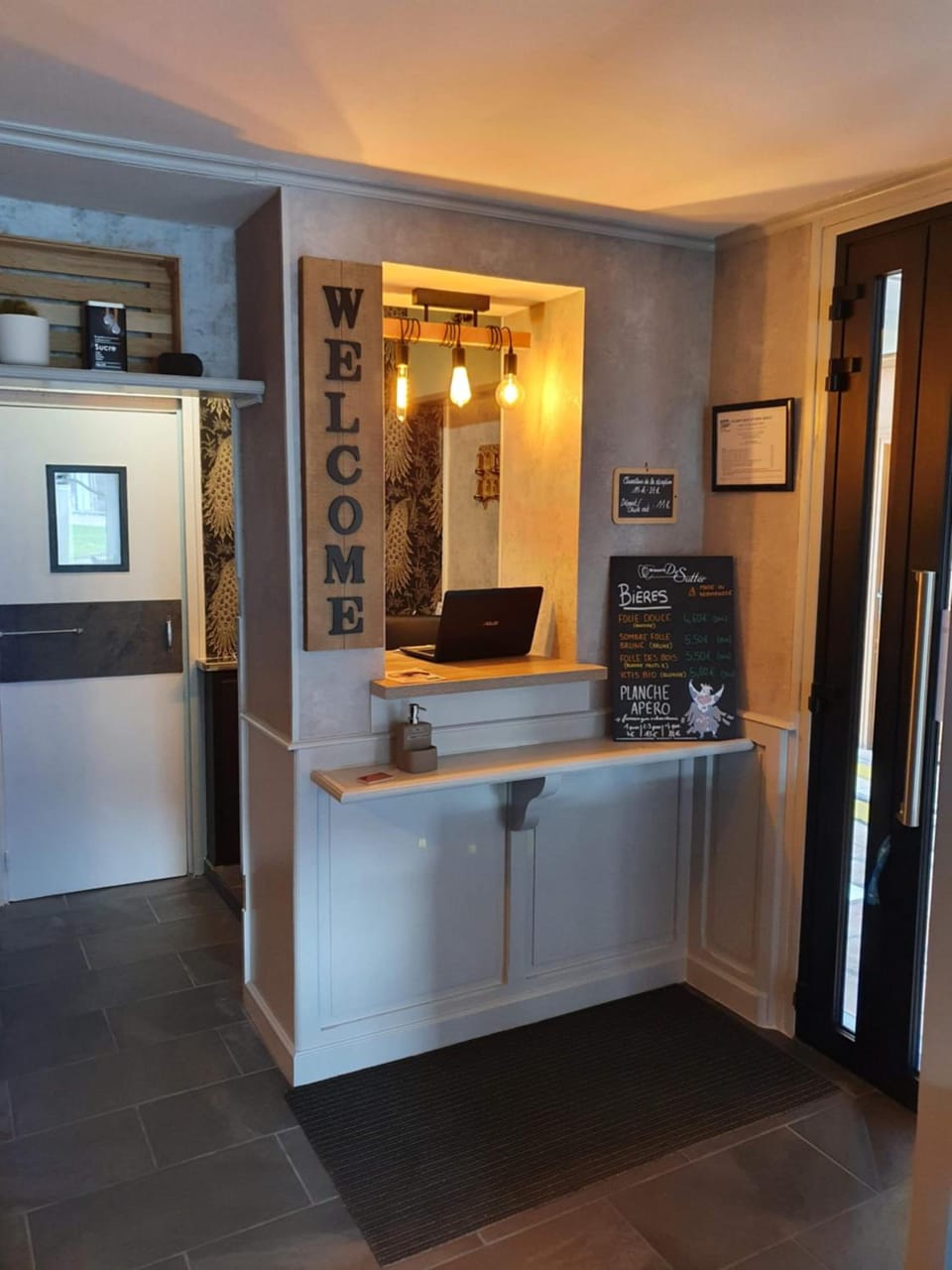 Hotel Du Commerce Hotel in Normandy