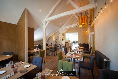 Logis Hotel Le Cheval Blanc Hotel in Langres