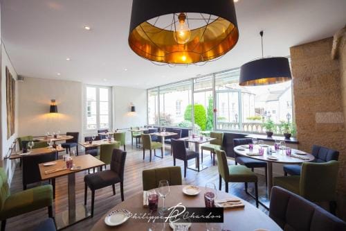 Logis Hotel Le Cheval Blanc Hotel in Langres