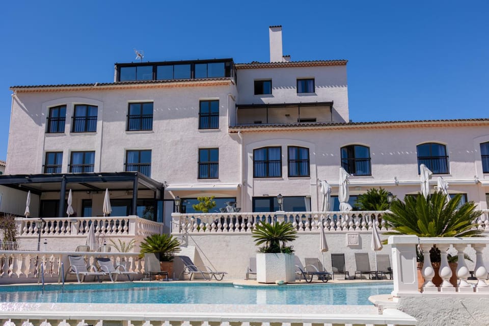 Logis Hotel Perla Riviera & Restaurant Hotel in Cagnes-sur-Mer