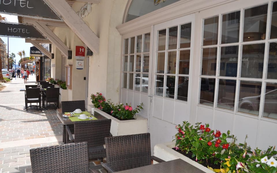 Brit Hotel Confort Le Revest Sainte-Maxime Hotel in Sainte-Maxime