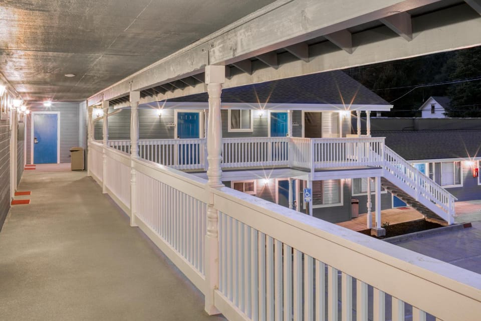 Creekside Inn Downtown - Cambria Inn in Cambria
