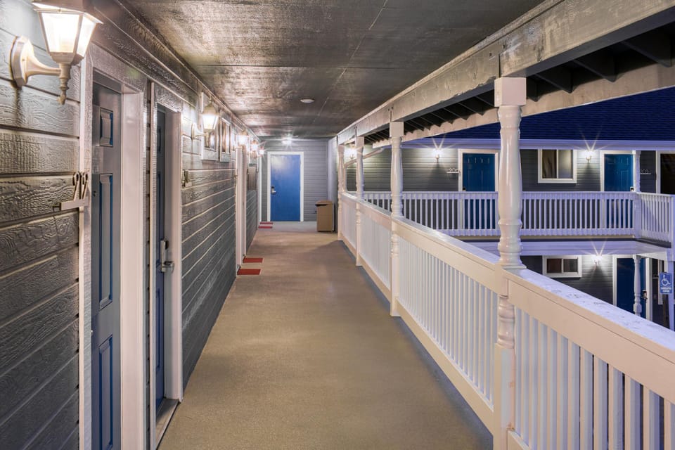 Creekside Inn Downtown - Cambria Inn in Cambria