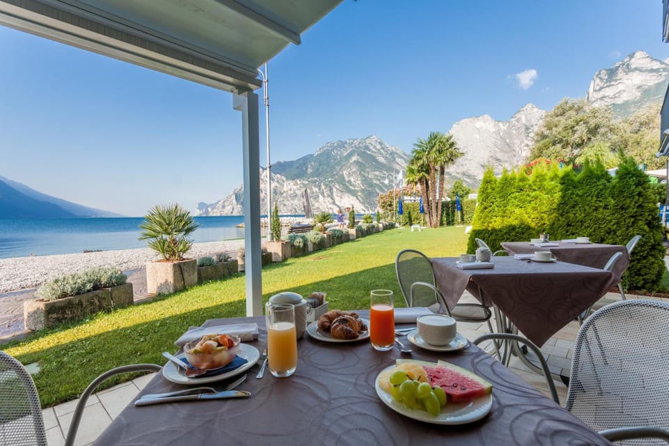 Hotel Lido Blu - Surf & Bike Hotel in Nago–Torbole
