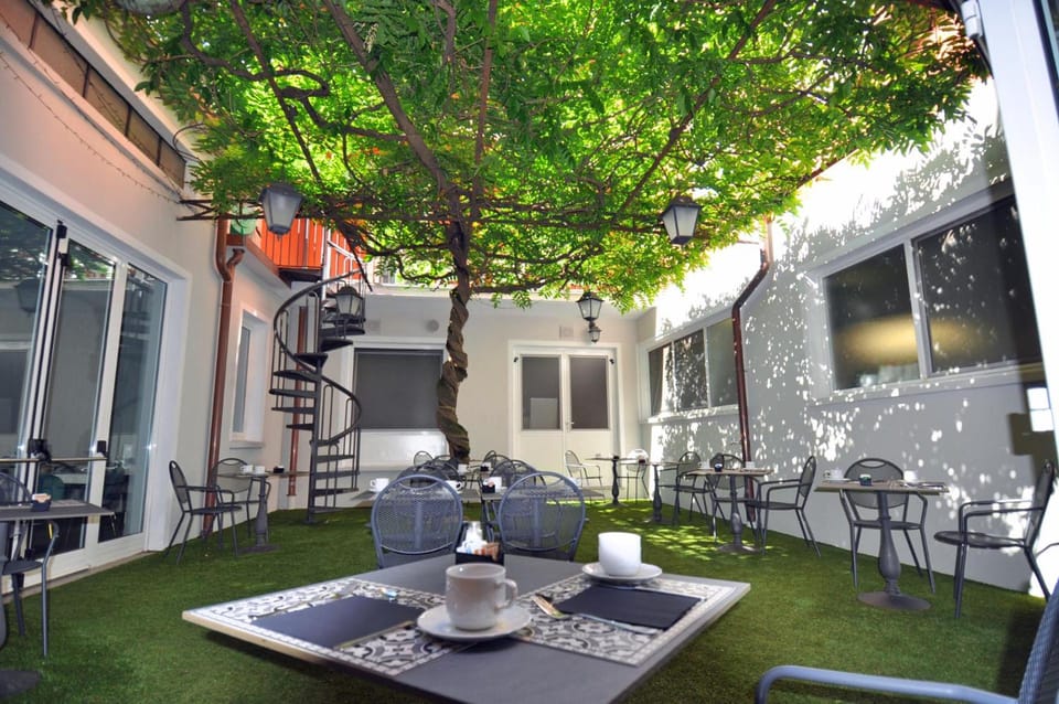 Cavour 30TRE - Hotel Moderno Hotel in Stresa