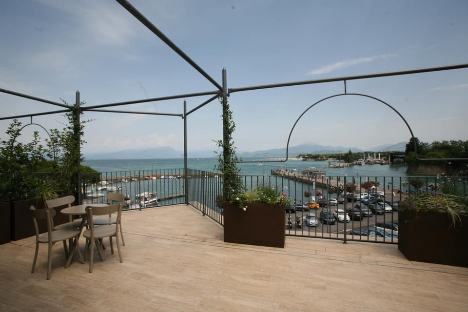 Riviera Carducci Rooms Hotel in Peschiera del Garda