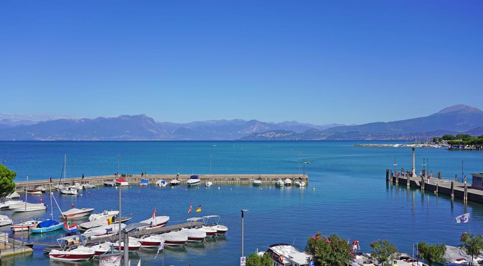 Riviera Carducci Rooms Hotel in Peschiera del Garda