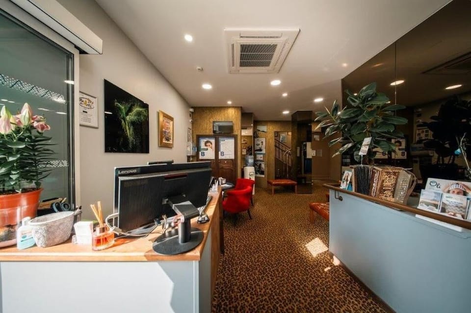 Brit Hotel Privilege Lisieux - la Villa des Arts Hotel in Lisieux