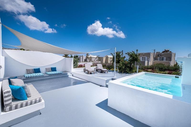 Majestic Sky Luxury Suites Hotel in Santorini