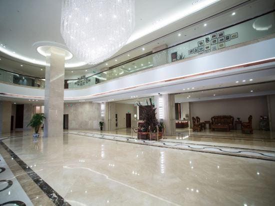 Oriental Hotel (Kaihua Linhu Road) Hotel in Zhejiang
