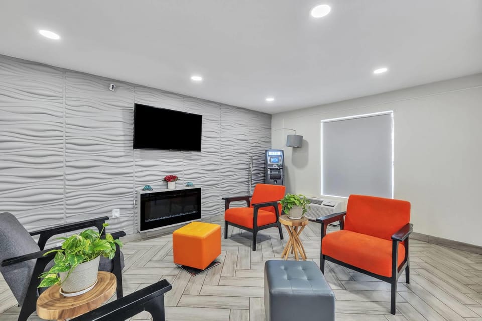 Super 8 by Wyndham Morganton Hotel in Morganton