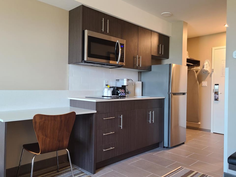 Super 8 by Wyndham Thompson Hotel in Manitoba