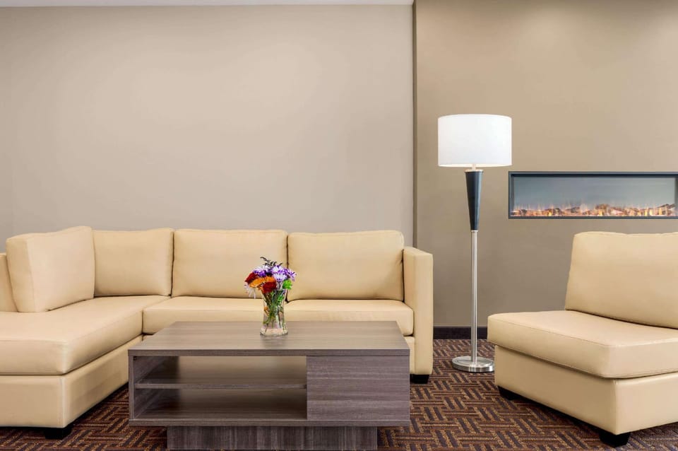 Super 8 by Wyndham Thompson Hotel in Manitoba