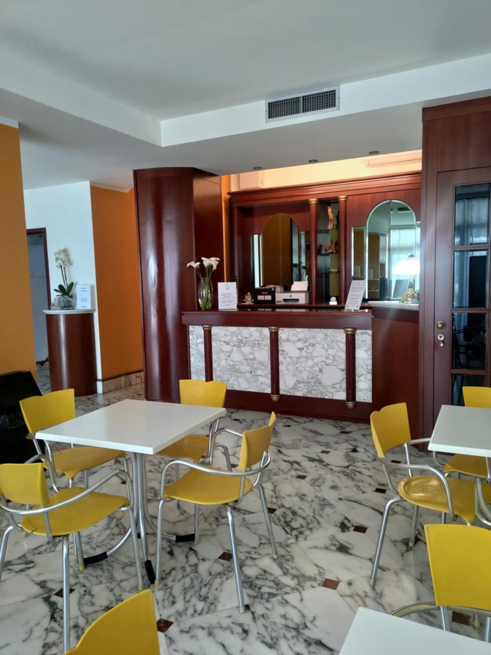 Bar/lounge