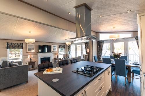 Sutton Lodge with Hot Tub Lodge in England