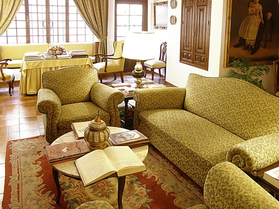 Shared lounge/TV area