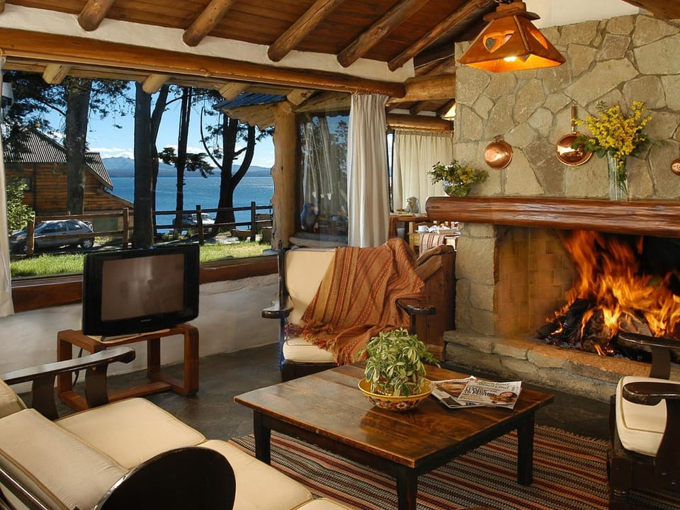 Shared lounge/TV area