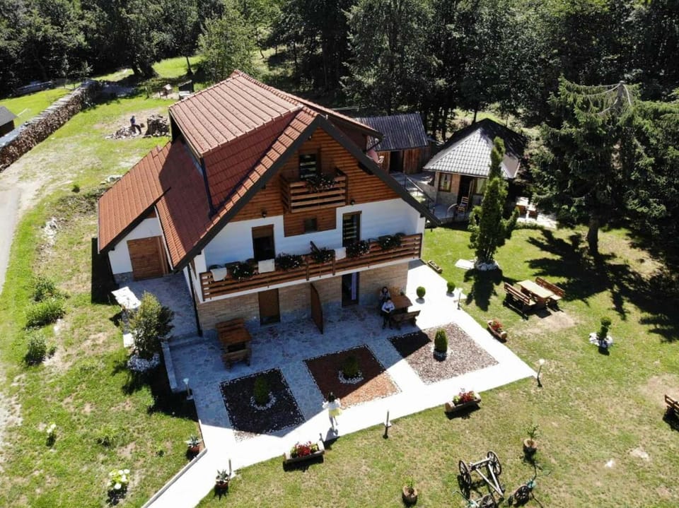 Guesthouse Green Valley Hotel in Jezerce