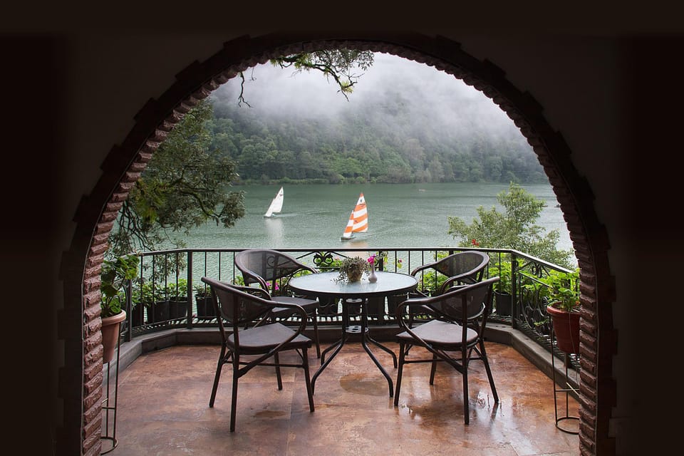 Lakeside Inn Hotel in Uttarakhand