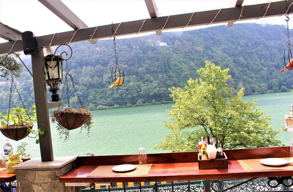 Lakeside Inn Hotel in Uttarakhand