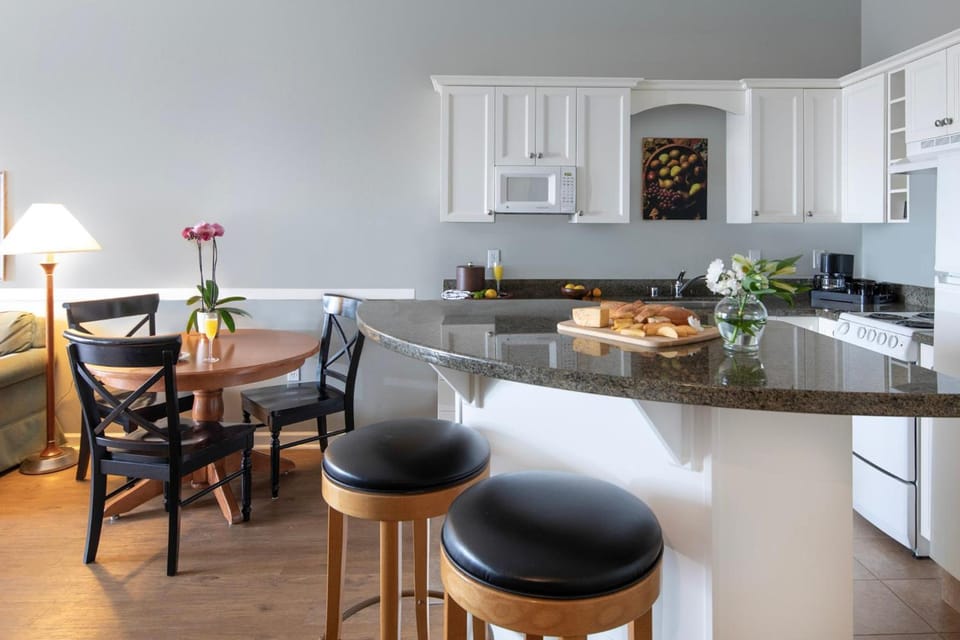 RIVERTIDE SUITES Hotel in Seaside