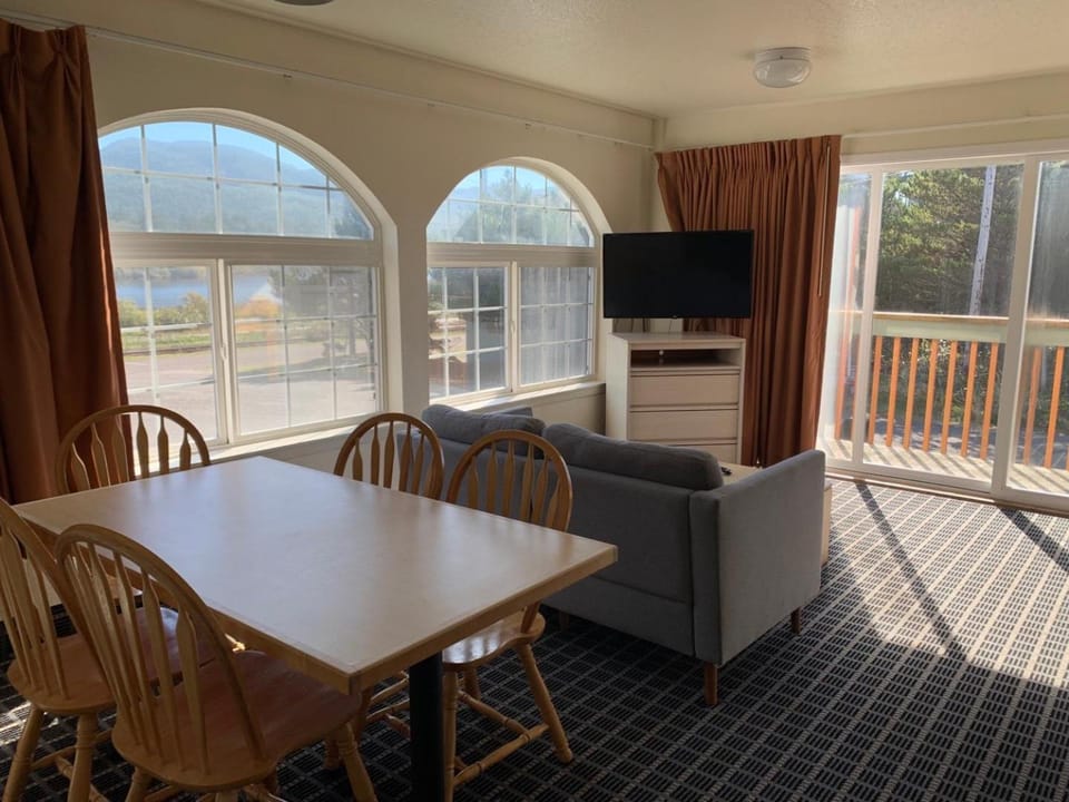 SURFSIDE RESORT Hotel in Rockaway Beach