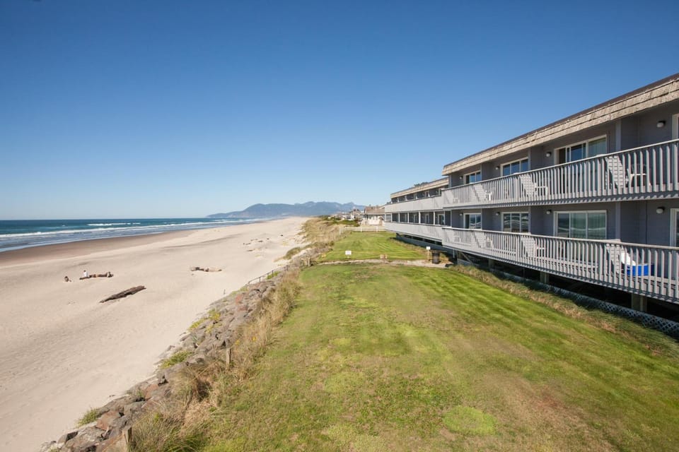 SURFSIDE RESORT Hotel in Rockaway Beach