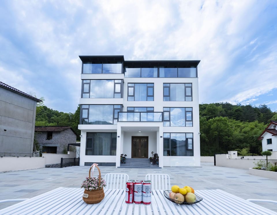 Huzhou Yejie Resort Hotel in Suzhou