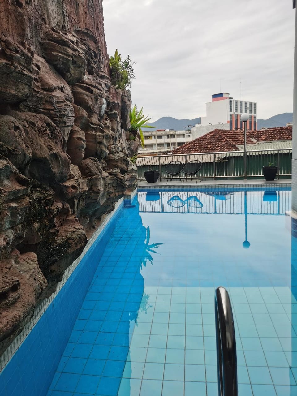 Swimming pool [outdoor]