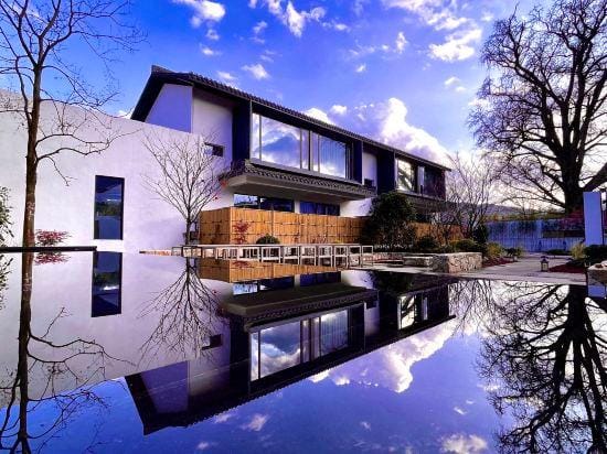 Wuta Xinshe Tangquan Homestay (Hangzhou Stork Branch) Hotel in Hangzhou