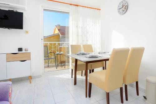Apartments and rooms with parking space Kastel Stafilic, Kastela - 18673 Hotel in Šibenik-Knin County, Croatia