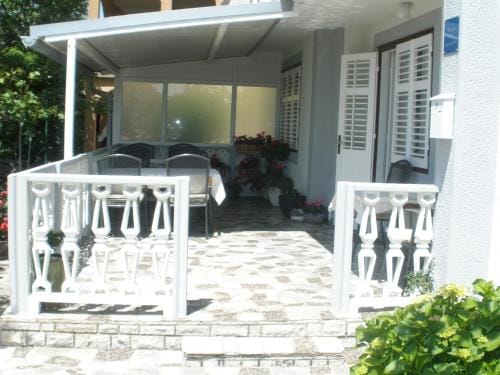Apartmani i sobe Mara Hotel in Lika-Senj County
