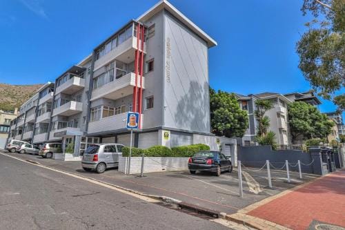 Eaton Square 2 by CTHA Hotel in Cape Town