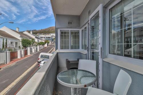 Eaton Square 2 by CTHA Hotel in Cape Town