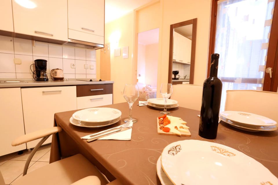 Beach Apartments Vlado Hotel in Podstrana