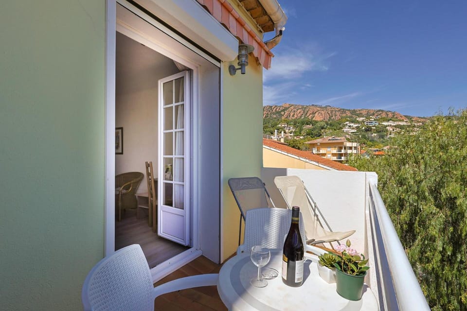 Logis Hotel l'Esterella Hotel in Saint-Raphael