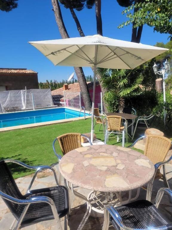 Villa Pachita (por habitaciones) Hotel in Aragon