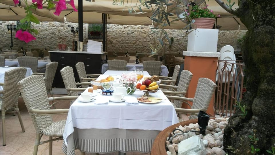 Corte San Luca Apartments Hotel in Bardolino