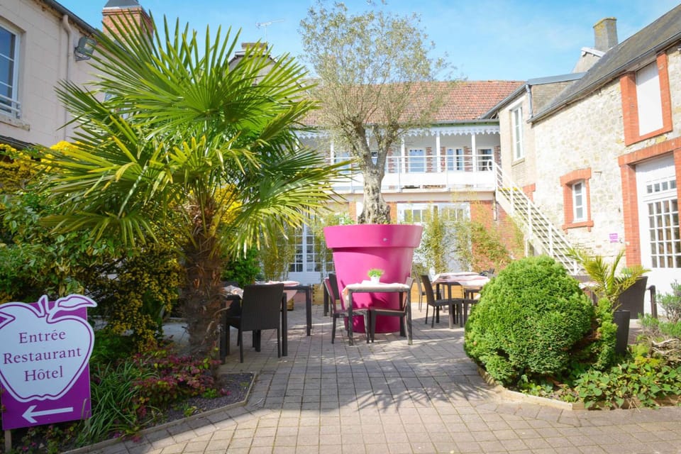 Logis Hotel Restaurant l'Auberge Normande Hotel in Normandy