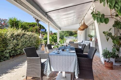 Hotel Le Golfe Bleu Hotel in Cavalaire-sur-Mer