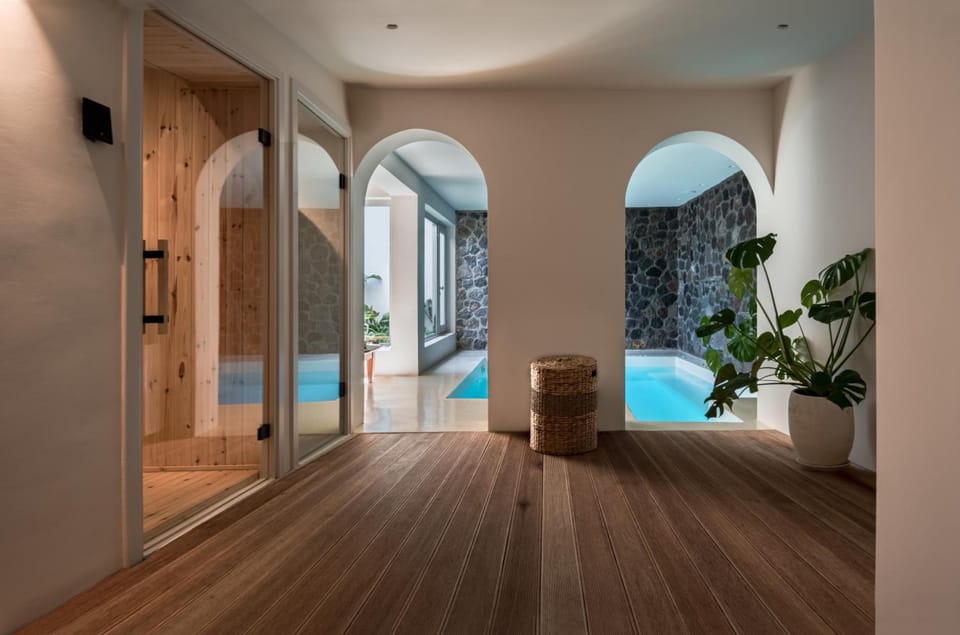 Akra Suites & Spa Hotel in Imerovigli