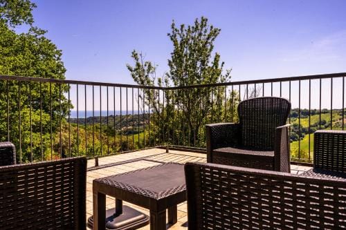 Casa Jo - Country Home with Sea View and 3 Private Ensuite Rooms Hotel in Marche