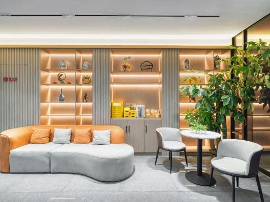 Yunbai Cloud Hotel (Shanghai Universitychang Middle Road Subway Station) Hotel in Shanghai