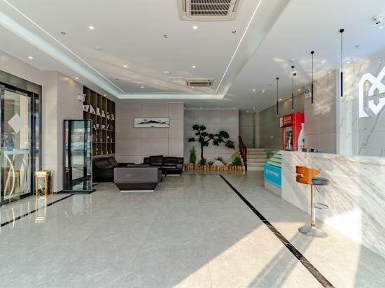 Huaman Business E-sports Hotel (Feidong Longtang Expressway Water Conservancy Hydropower College) Hotel in Jiangsu