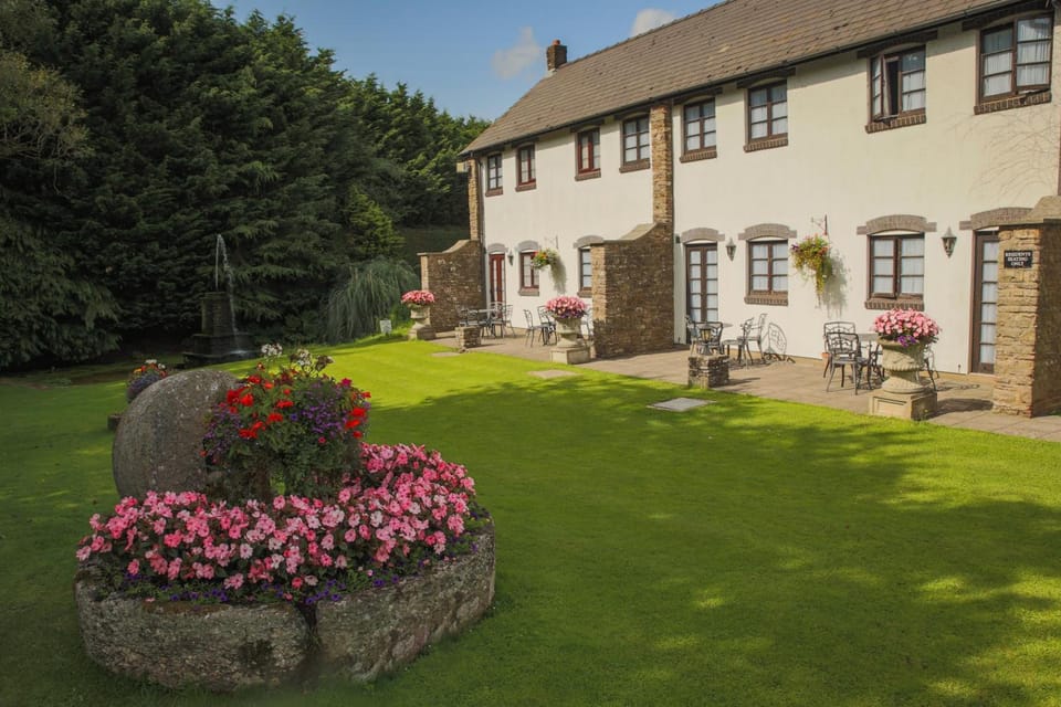 The Greyhound Inn and Hotel Hotel in Wales