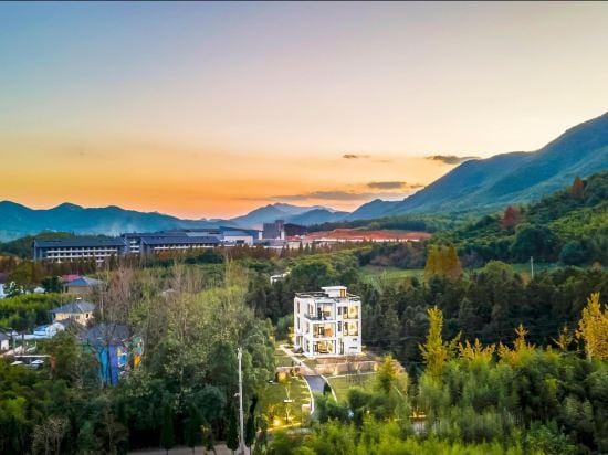 the Mountain the Sunrise Yang Boutique Home Stay Facility Hotel in Zhejiang